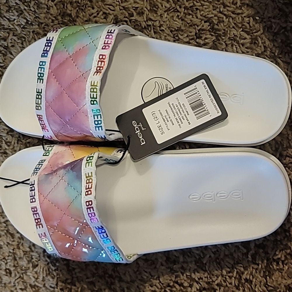 BEBE GIRLS QUILTED LOGO SLIDE/SANDAL: WHITE W/ TIE DYE: NWT: SZ L (2/3)